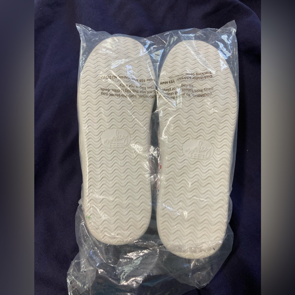 NWT Mommy Monkey Feet - Heart Warrior - Slip Ons - size 39 ❤️💙 - Picture 5 of 7